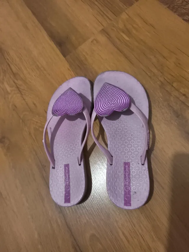 Chanclas Ipanema niña corazón morado. 29-30