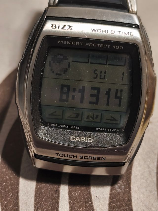 Orologio Casio BIZX World Time con schermo touch vintage