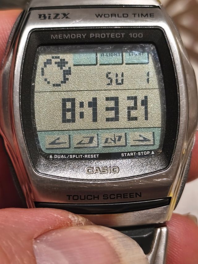 Orologio Casio BIZX World Time con schermo touch vintage