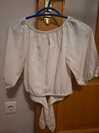 Camisa blanca anudada