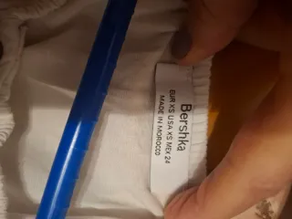 Camisa blanca anudada