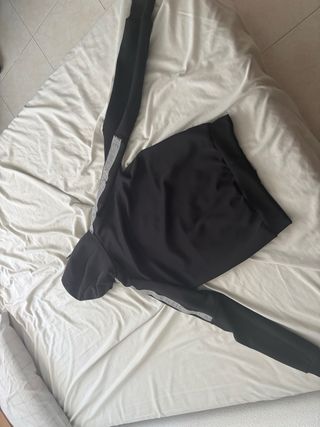 Sudadera McKenzie Negra con Cremallera y Capucha