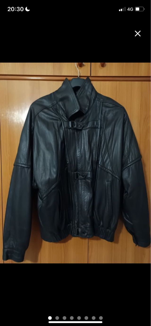 Chaqueta de piel negra