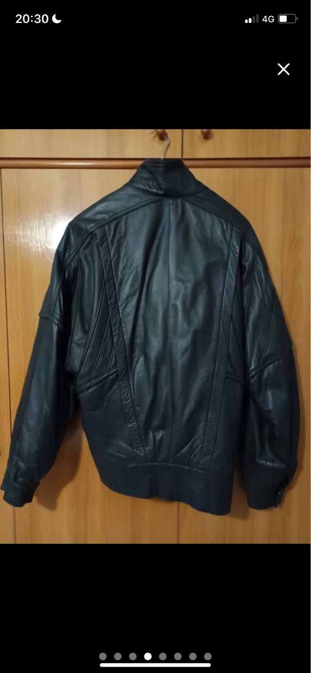Chaqueta de piel negra