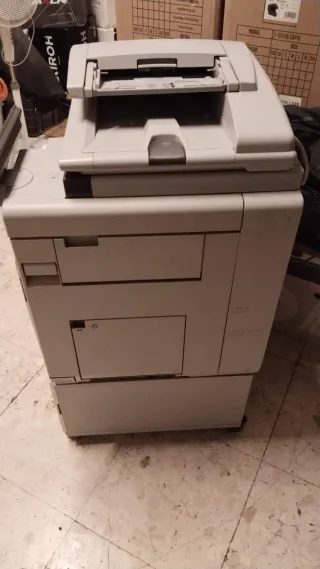 Impresora profesional Ricoh MP C401