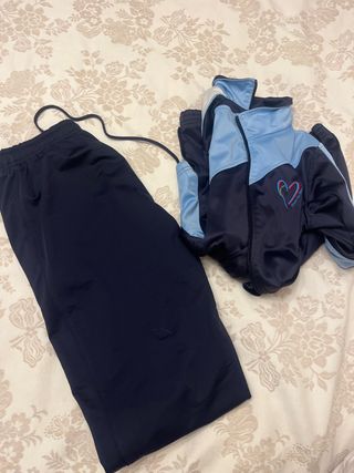 Chándal Amor de Dios azul y multicolor