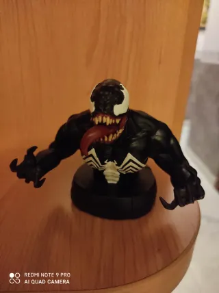 Figura Venom y varias