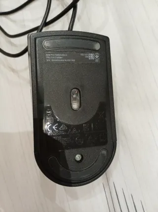 Ratón Lenovo USB Negro con Rueda Roja