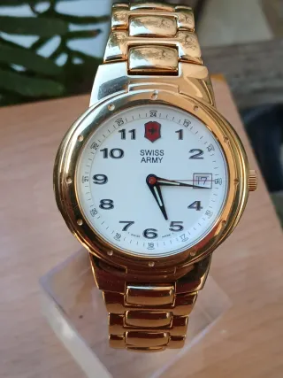 Reloj Victorinox Swiss Army Cuarzo Dorado