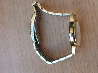 Reloj Victorinox Swiss Army Cuarzo Dorado