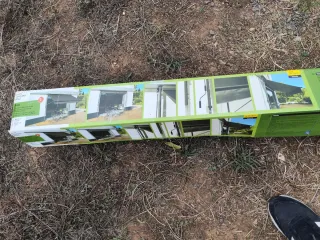 Toldo gris para fachada o jardín