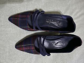 Zapatos de tacón Dansi cuadros azul y rojo