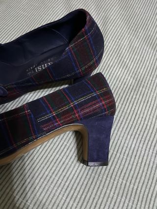 Zapatos de tacón Dansi cuadros azul y rojo