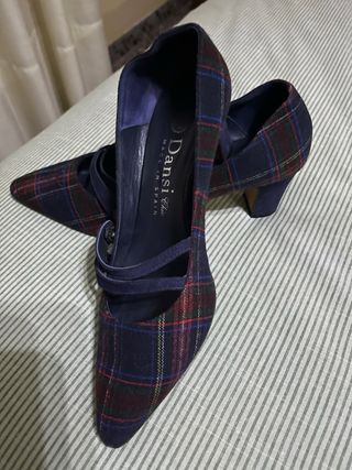 Zapatos de tacón Dansi cuadros azul y rojo