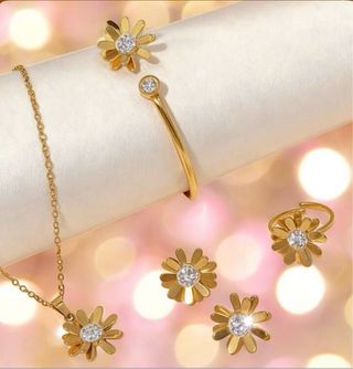 Conjunto de Joyas Flor Dorada
