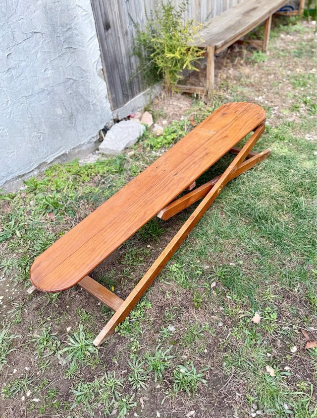 Antica tavola da stiro in legno di pino