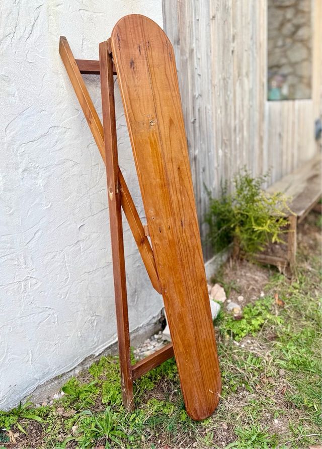 Antica tavola da stiro in legno di pino