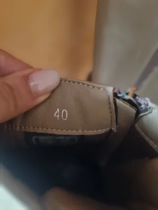 Stivali donna XTI beige allacciati