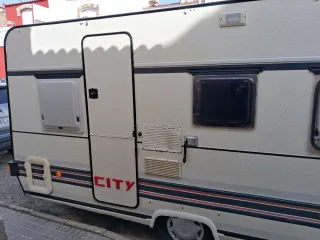 Se vende Caravana BURSTNER CITY 470 de 5 plazas