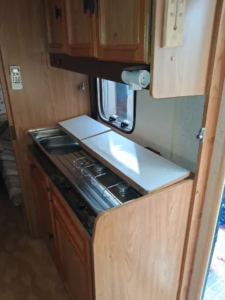 Se vende Caravana BURSTNER CITY 470 de 5 plazas