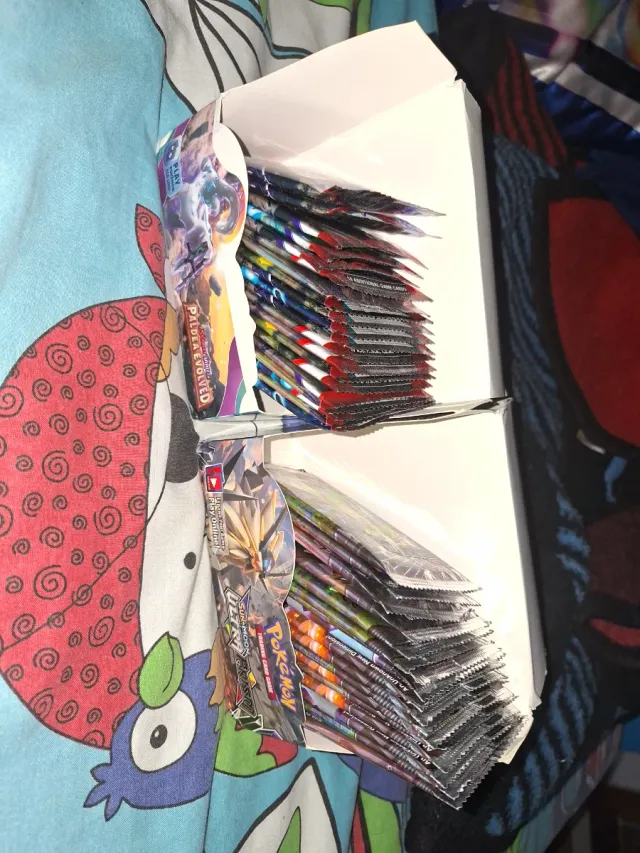 Cajas de Sobres Pokémon Sun & Moon y Paldea