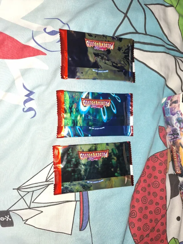 Cajas de Sobres Pokémon Sun & Moon y Paldea