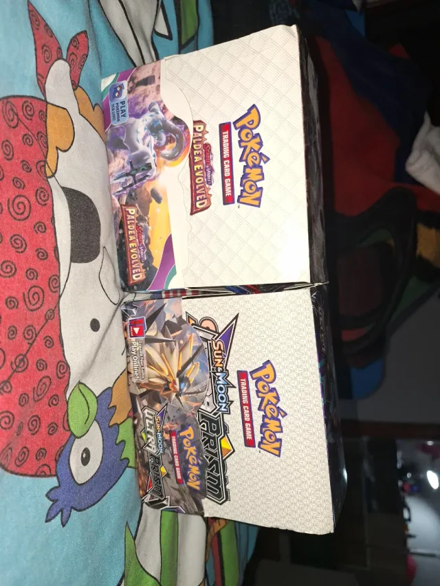 Cajas de Sobres Pokémon Sun & Moon y Paldea