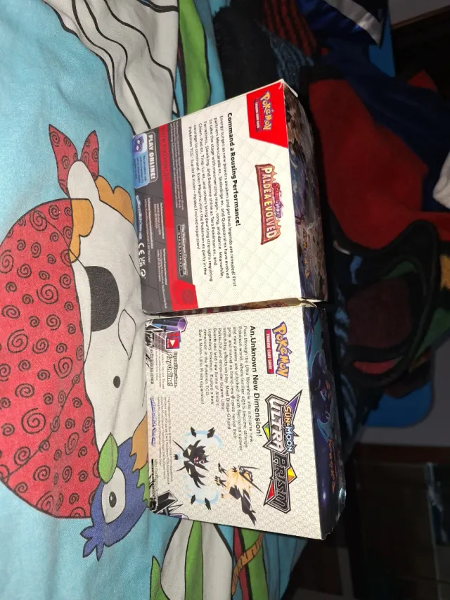 Cajas de Sobres Pokémon Sun & Moon y Paldea
