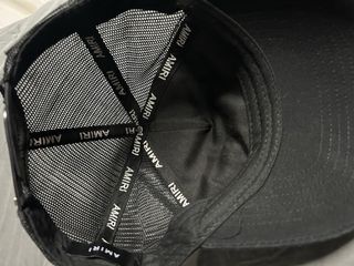 Gorra Amiri Negra con Bordado Multicolor