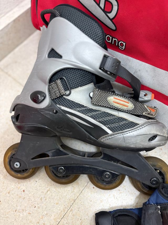 Patines en línea y protecciones codos y rodillas