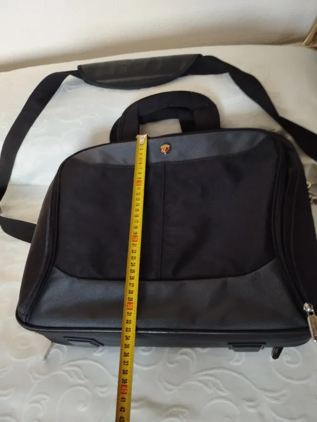 Maletín Targus Negro y Gris