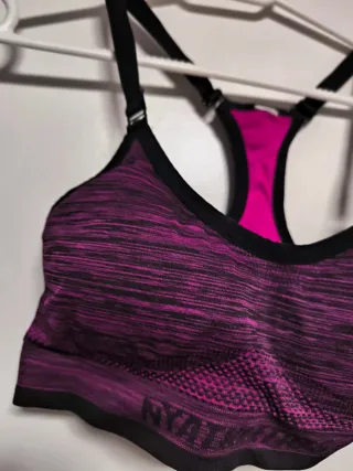 Sujetador deportivo morado y negro
