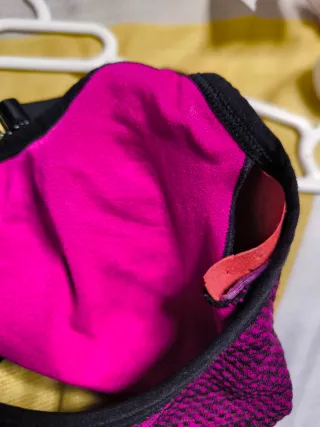 Sujetador deportivo morado y negro