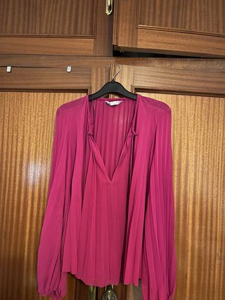 Blusa Zara manga larga plisada rosa