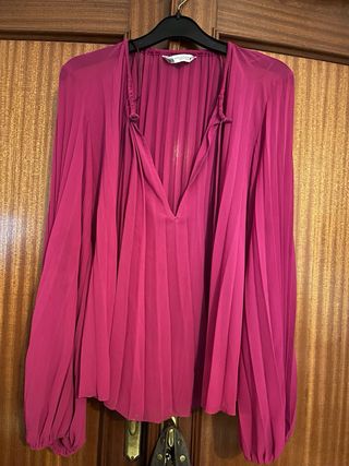 Blusa Zara manga larga plisada rosa