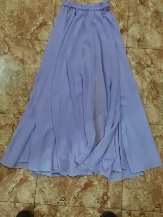 Conjunto Falda Larga Morada y Blusa Negra