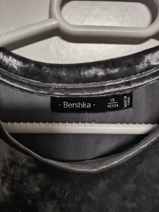 Camiseta Bershka plateada terciopelo