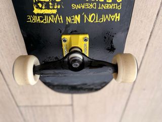 Skate Globe Ramones Edición