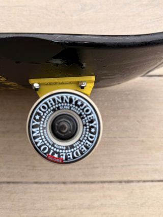 Skate Globe Ramones Edición