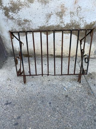 Reja antigua de hierro forjado