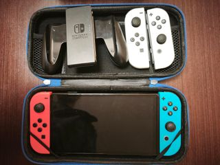 Nintendo Switch OLED + 5 Juegos + 2 Mandos