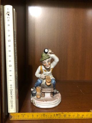 Statua Ciabattino in ceramica