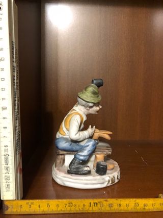 Statua Ciabattino in ceramica