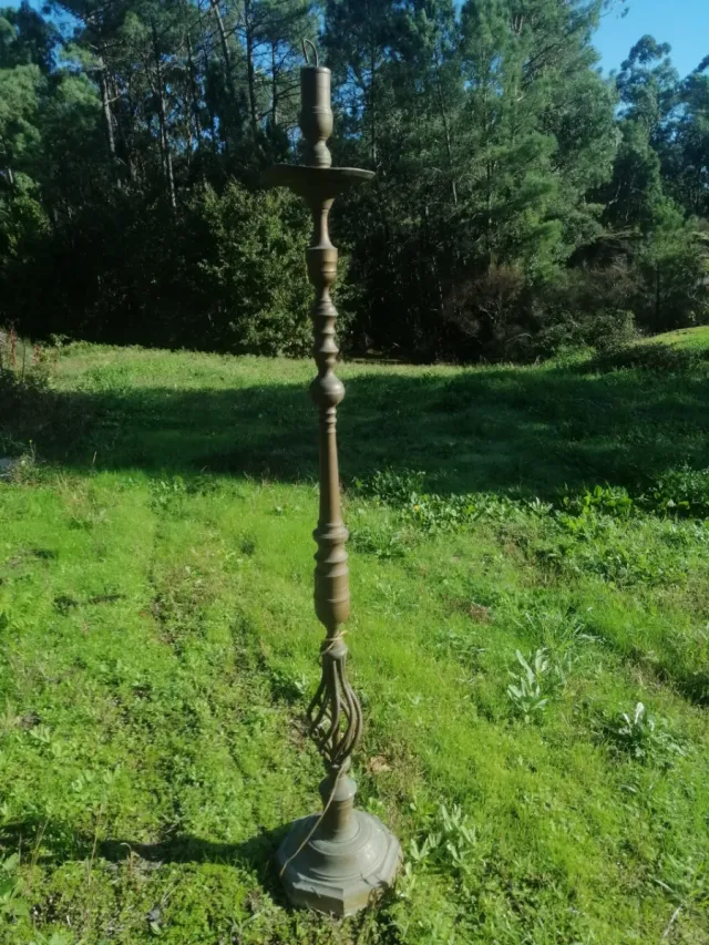 Pie de lámpara antiguo