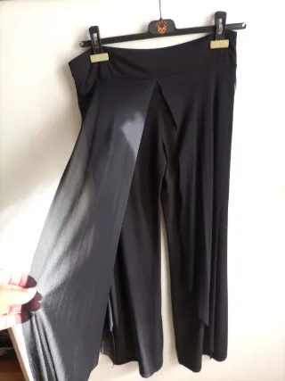 Pantaloni eleganti con drappi trasparenti