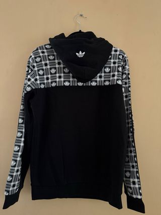 Sudadera Adidas a cuadros con logo