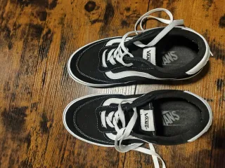 Zapatillas Vans Negras y Blancas