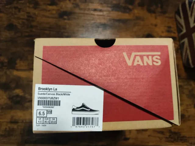 Zapatillas Vans Negras y Blancas