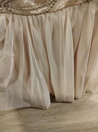 Vestido fiesta beige y dorado Talla 42