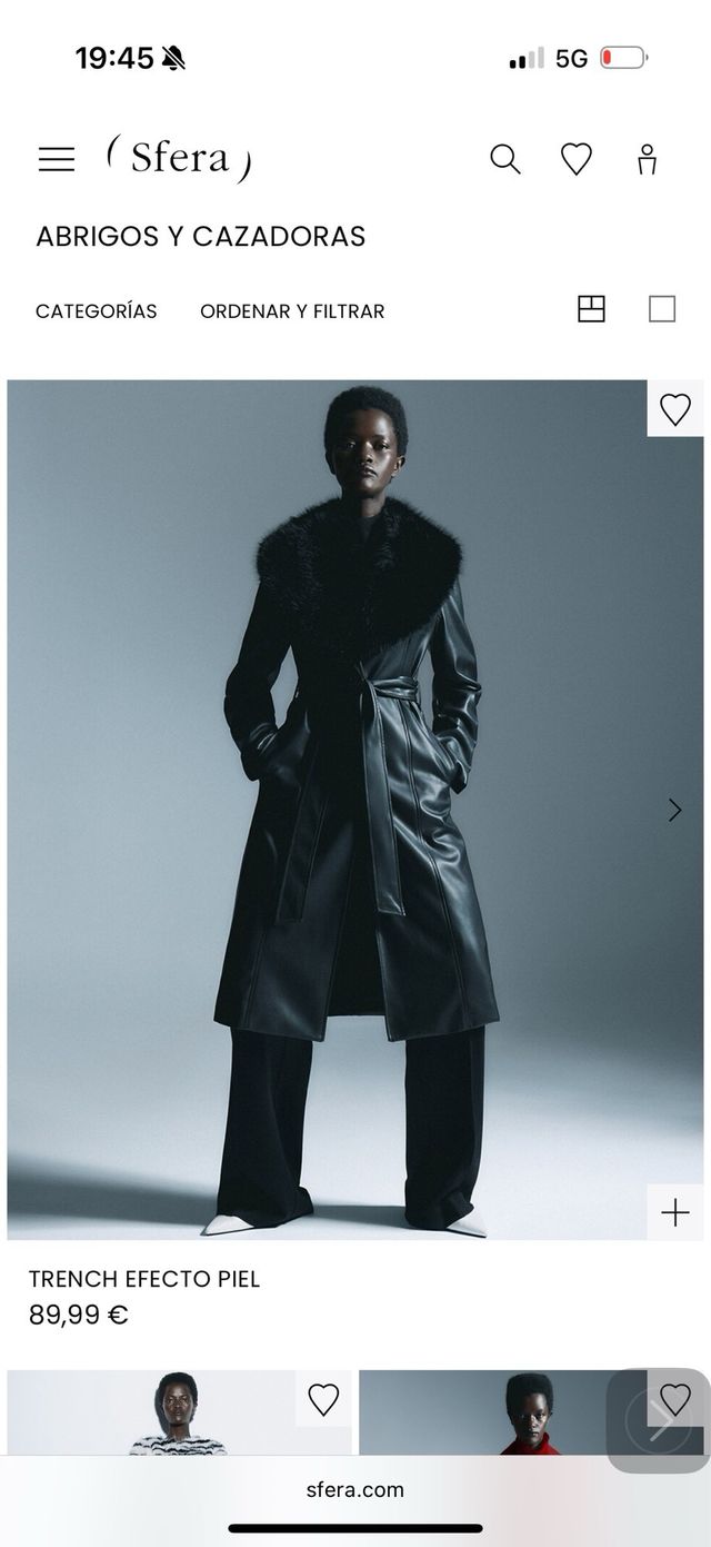 Cappotto lungo nero con colletto di pelliccia inutilizzato